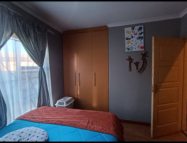 4 BEDROOM HOUSE FOR SALE IN VISTA PARK